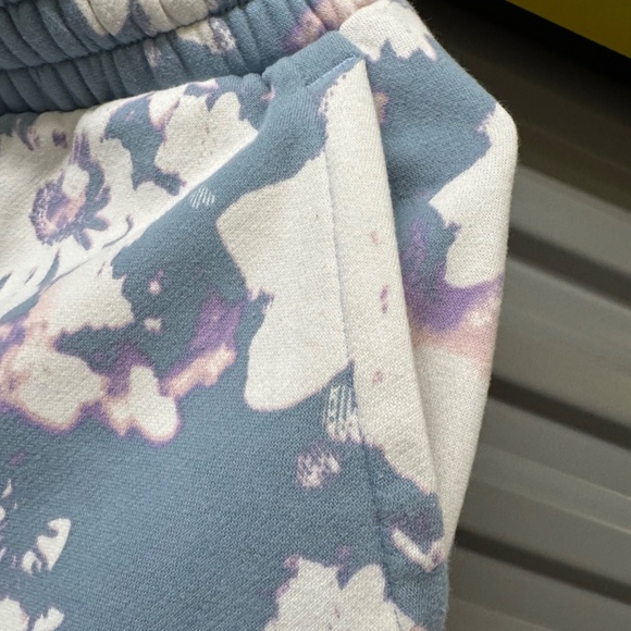 Jogger - Picture 2 of 10